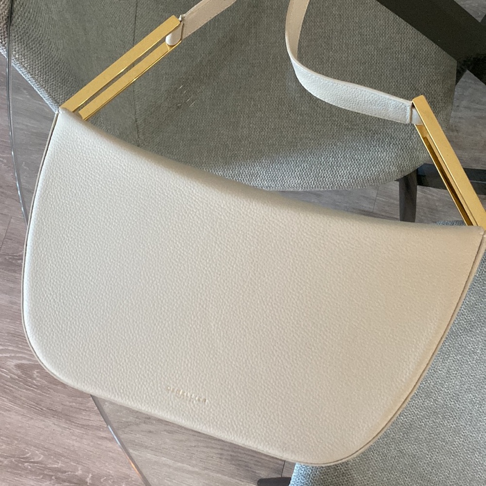 Demellier Bergen shoulder bag. White/Bone color. Stunner! Comes w/orig tag.
